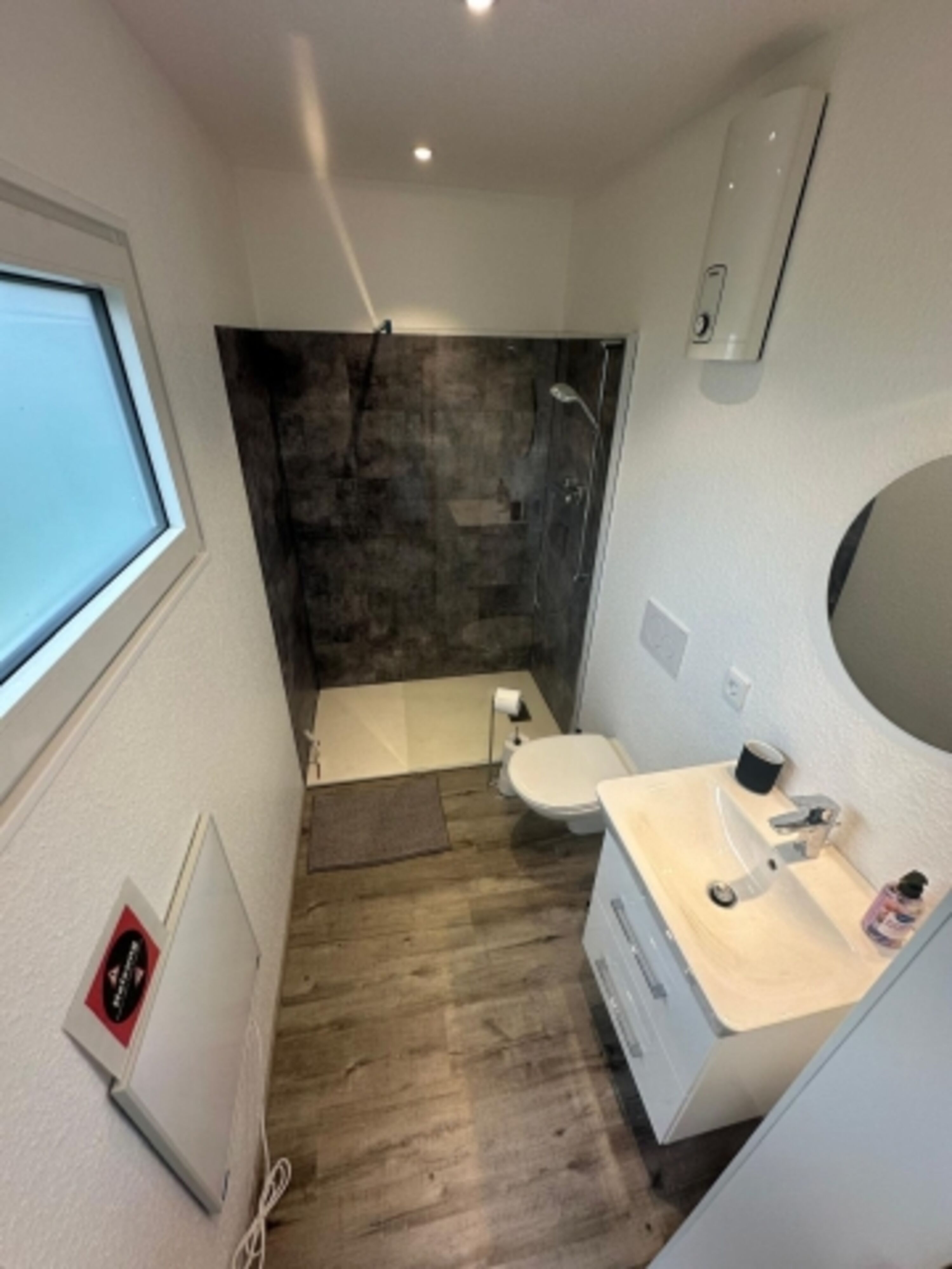 Modernes Badezimmer