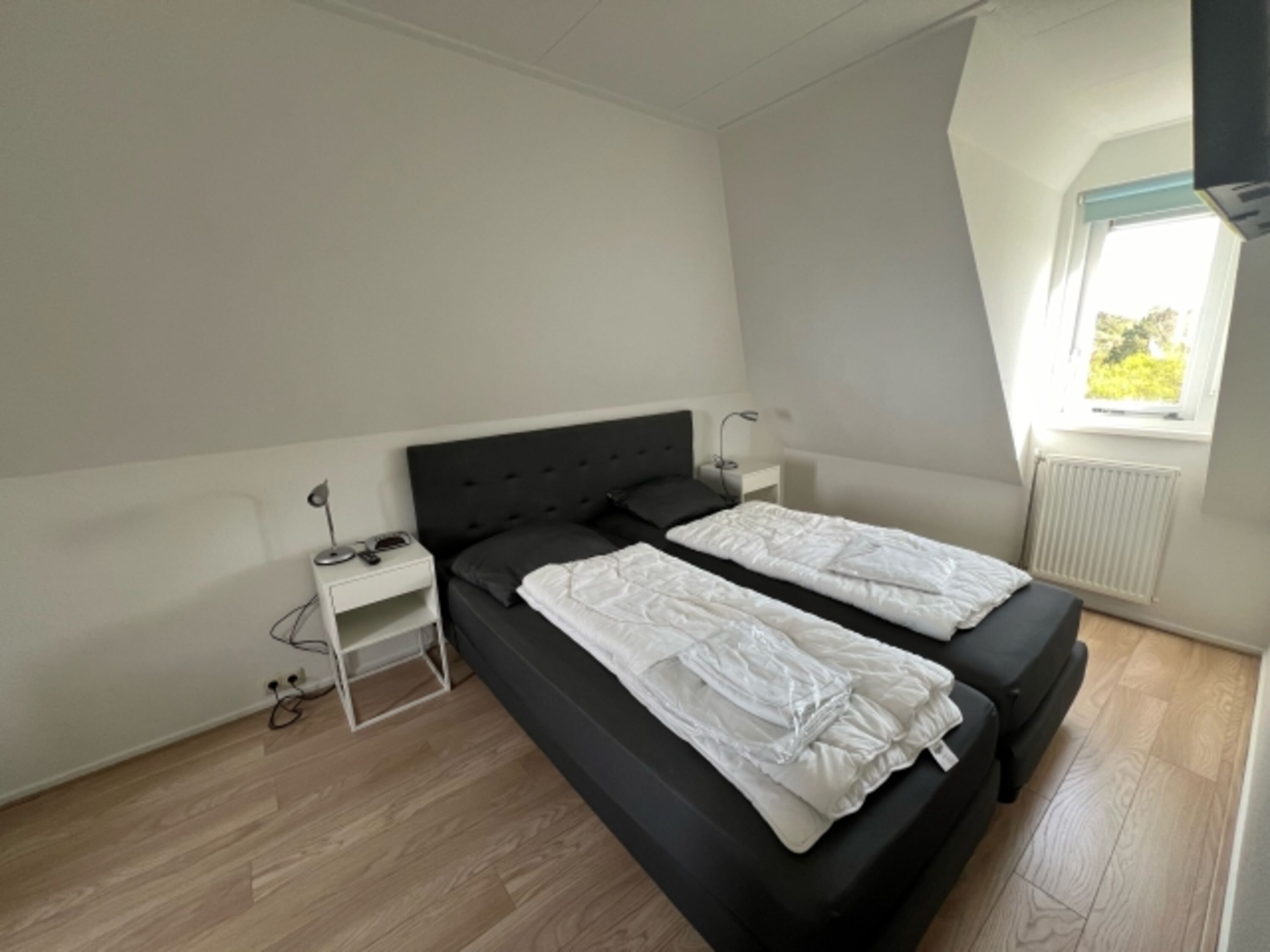 3. Schlafzimmer mit TV