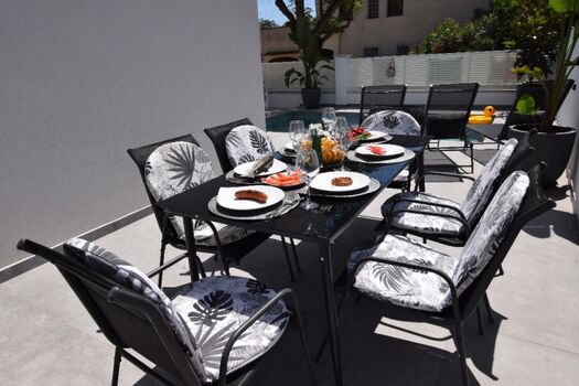 Das komplette Haus kann sehr gut gekühlt bzw. beheizt werden.