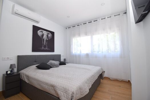 Suite mit Boxspringbett (durchgehende Matratzen 180x200 cm)), Klima, SAT-TV 