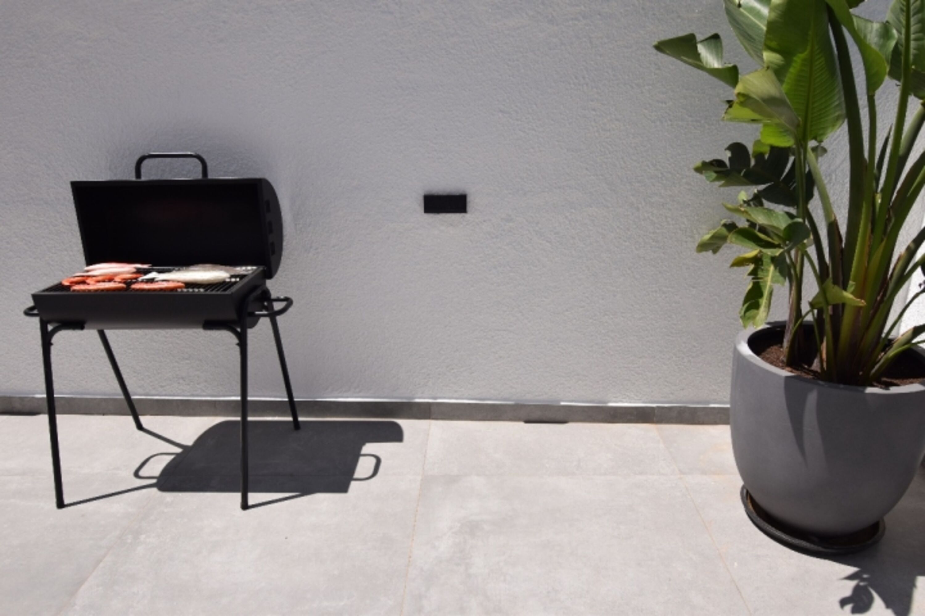 Das komplette Grundstück ist abgeschlossen.