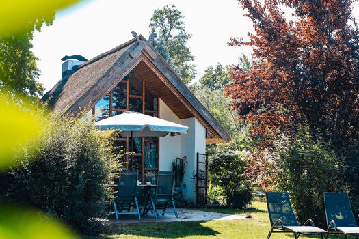 Kauperhaus mit Terrasse- in der Mitte der Natur