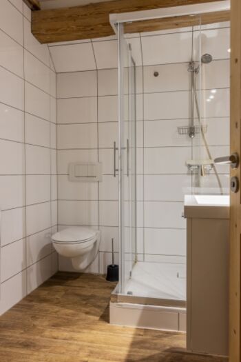 Badezimmer mit Dusche