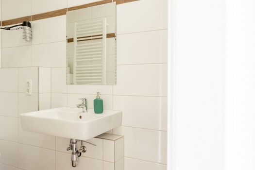 Badezimmer mit Dusche und WC