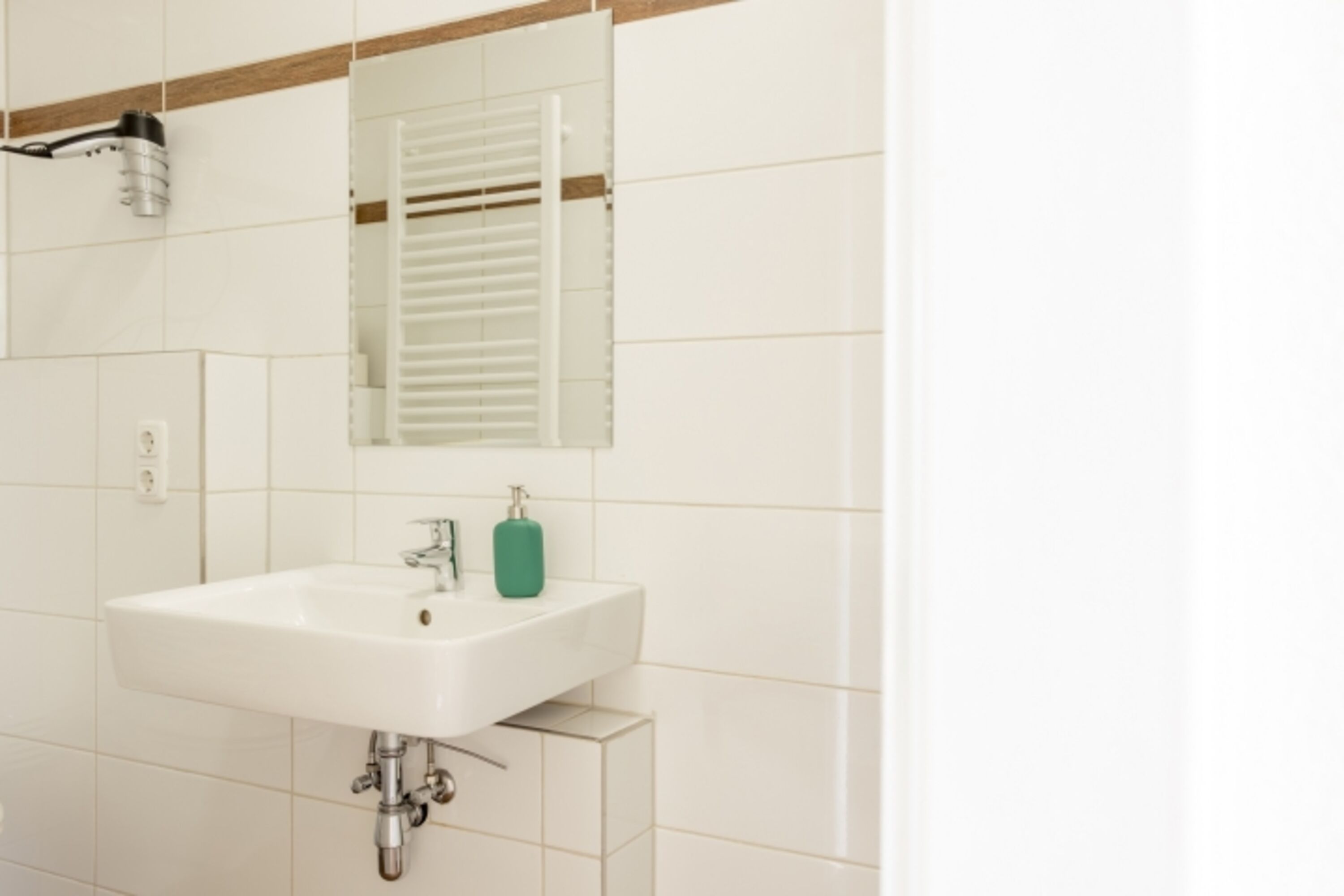 Badezimmer mit Dusche und WC