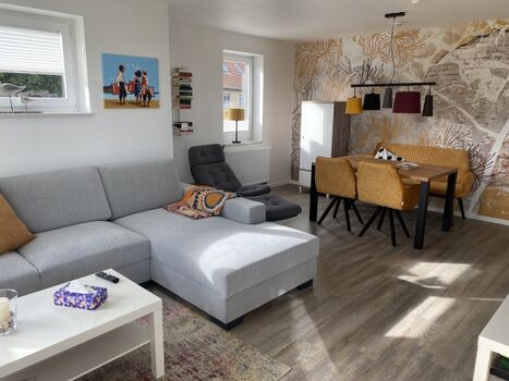 Wohnzimmer mit Esstisch