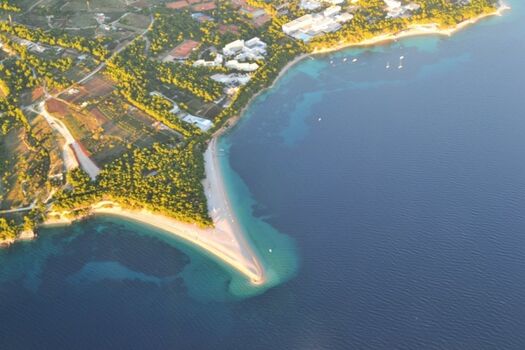 Bol erreichbar mit der Fähre von Split