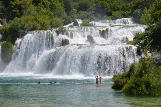 ca. 45 Minuten zu den Krka Wasserfällen