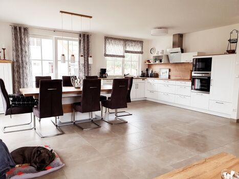 Küche und Essbereich