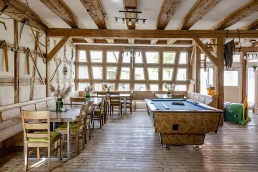 Billard in unserer Scheune