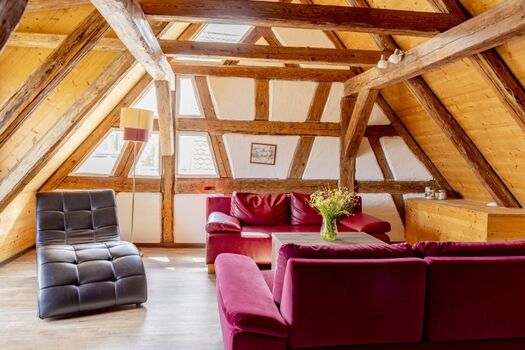 2. Wohnzimmer im Obergeschoss