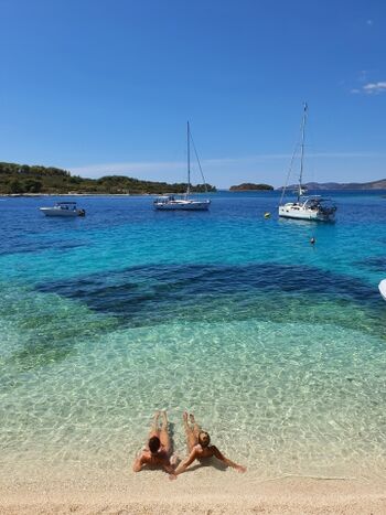 Strand auf der 15 Minuten entfernten Insel Ciovo
