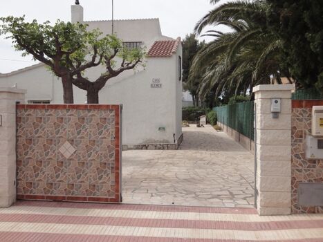 Eingangstoor mit Fernbedienung