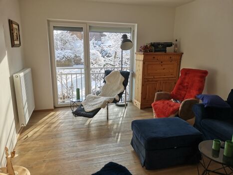 Wohnzimmer mit Blick in den Garten