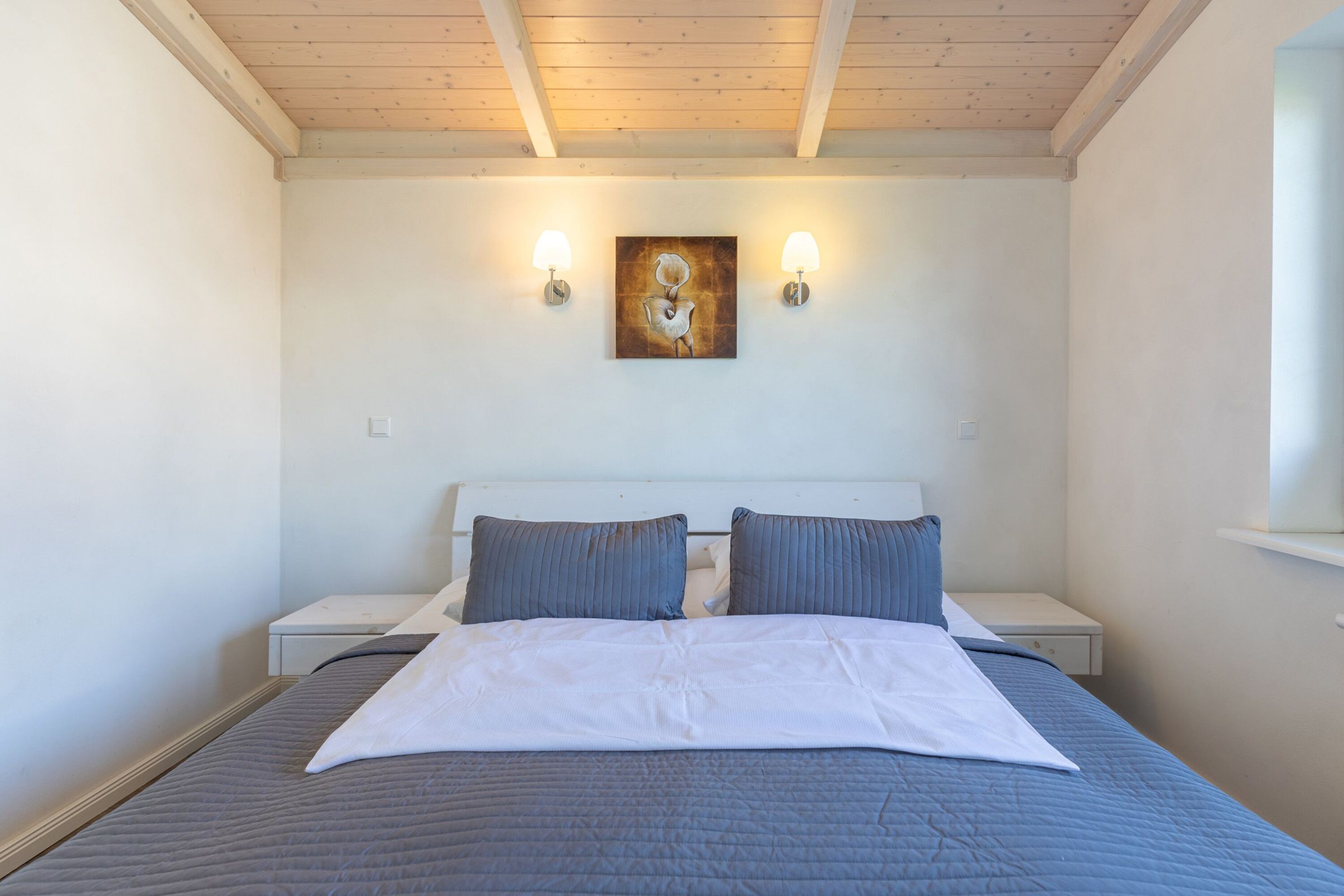 Ferienhaus Hallig Hooge – Gemütliches Schlafzimmer mit komfortablem Doppelbett