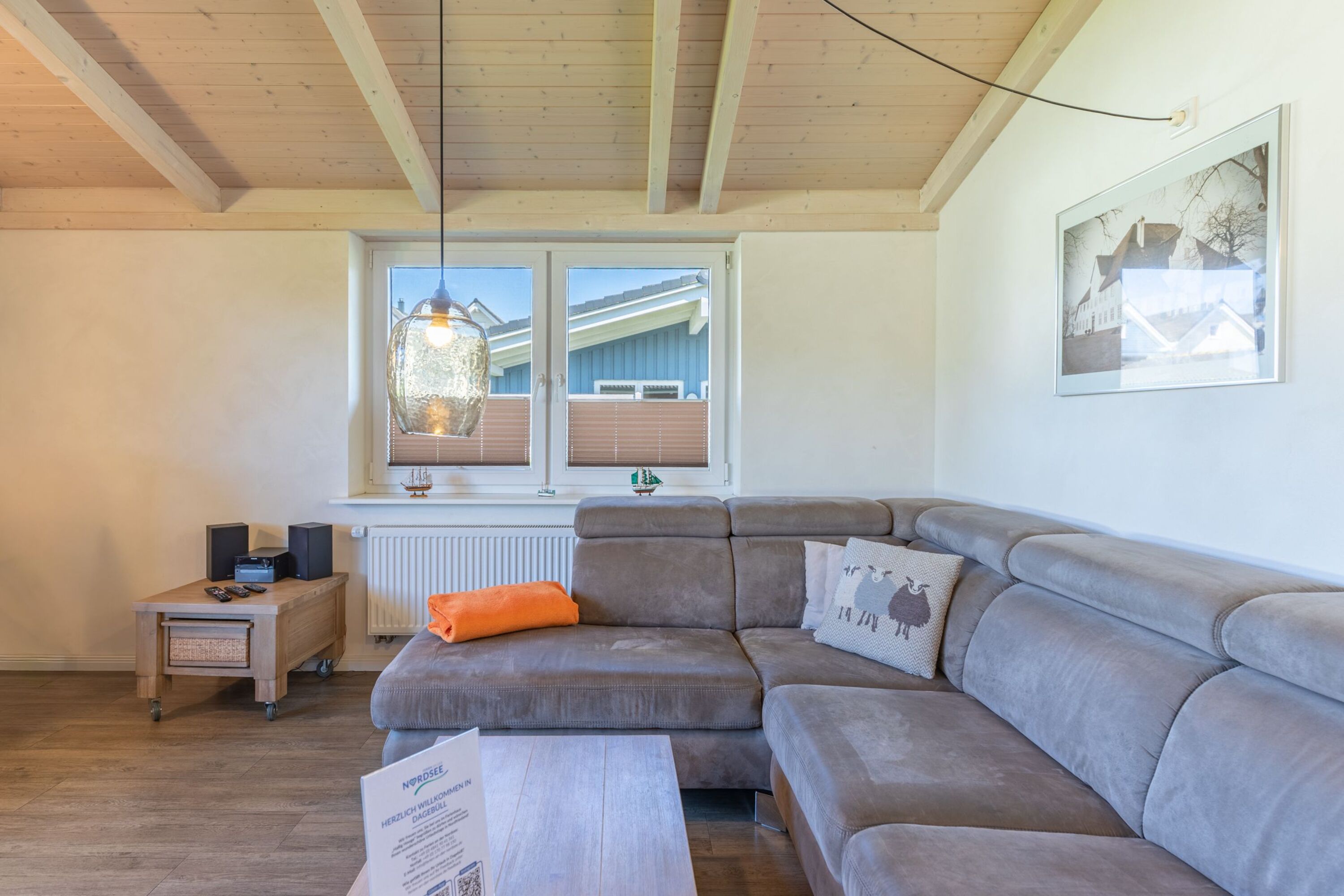 Ferienhaus Hallig Hooge – Gemütliche Sitzecke mit viel Platz zum Entspannen