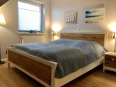 Schlafzimmer 1 mit Doppelbett