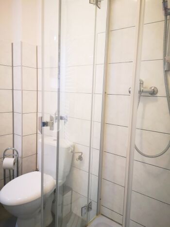 2 Badezimmer mit Dusche/WC