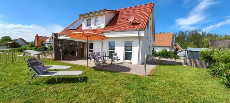 Ostseeferienhaus MeerRaum 1 Terrasse und Garten