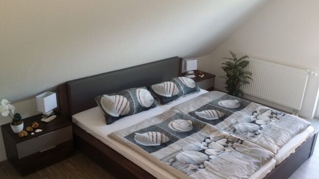 Schlafzimmer 3 im OG mit Doppelbett
