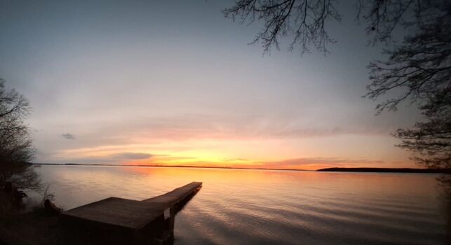 Steg der Ferienanlage mit eigenem Strand , 60m vom FH entfernt 