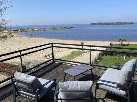 Sky-Lounge mit gemütlichen Lounge-Möbeln