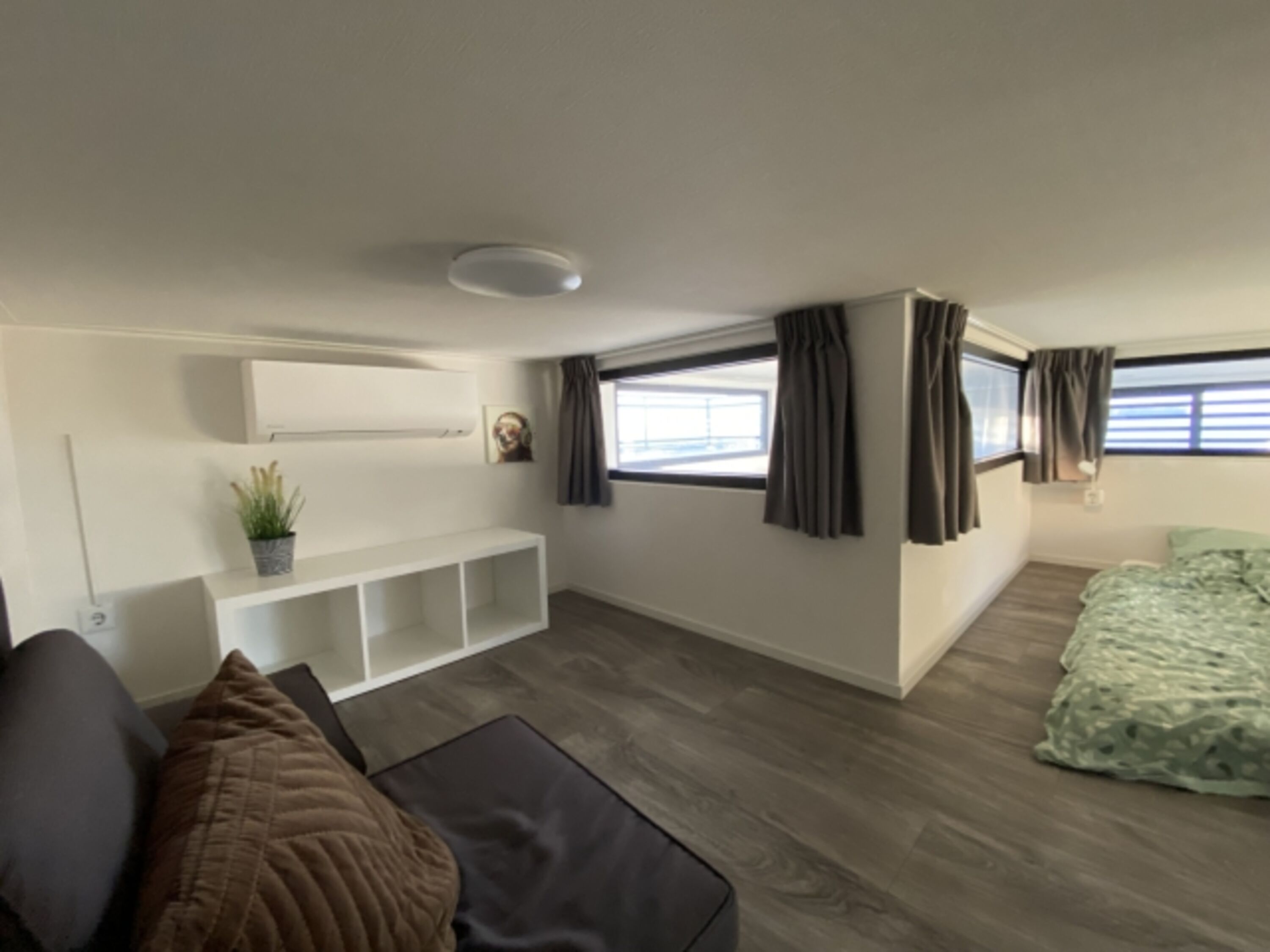 3. Schlafzimmer (OG) mit reduzierter Deckenhöhe, Klimaanlage