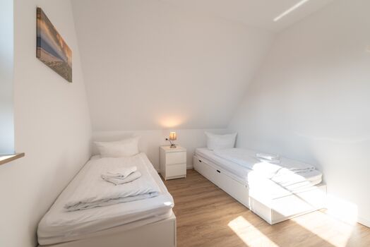 Schlafzimmer 2 mit zwei Einzelbetten im Obergeschoss