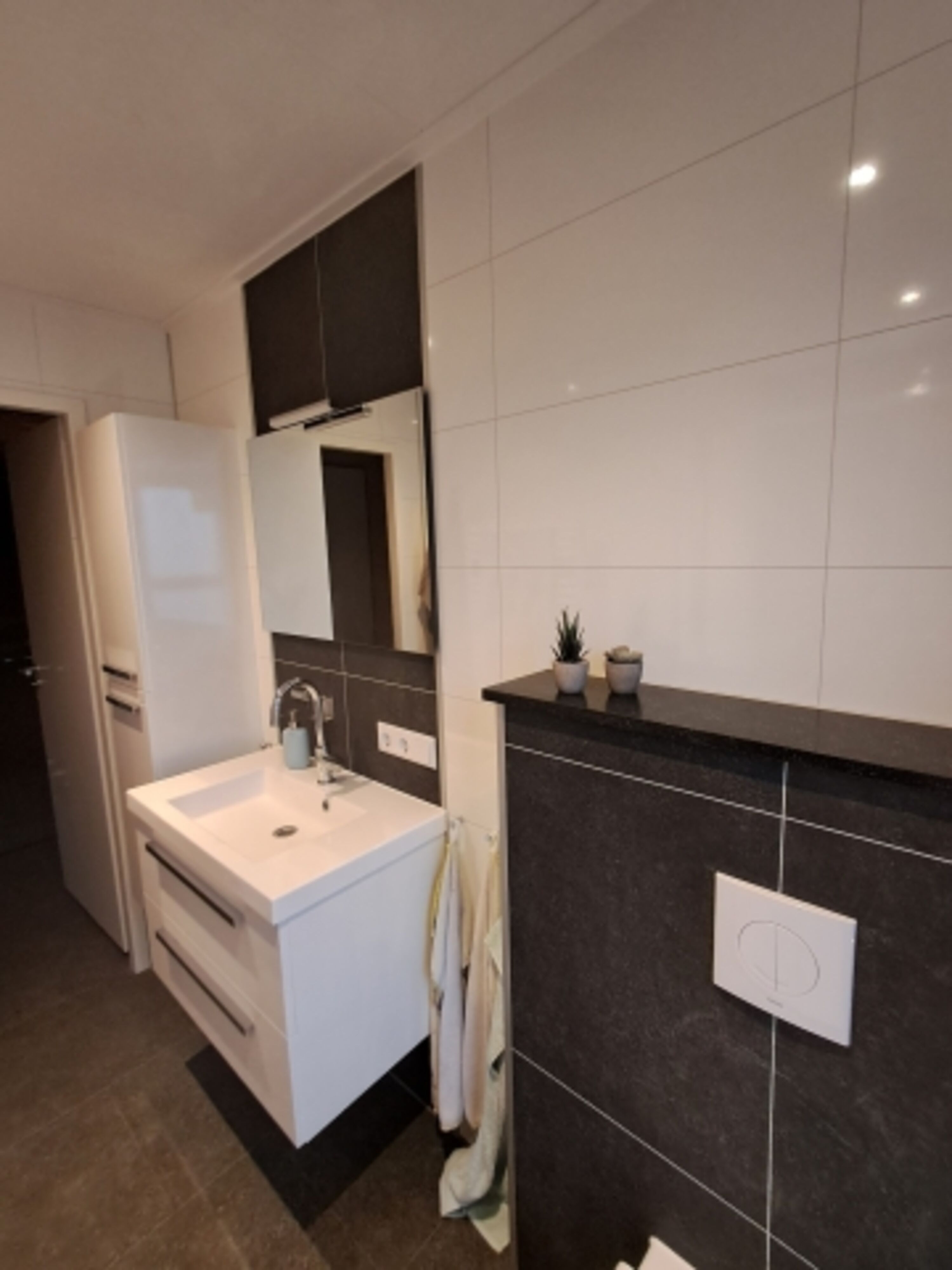 großes Bad mit WC