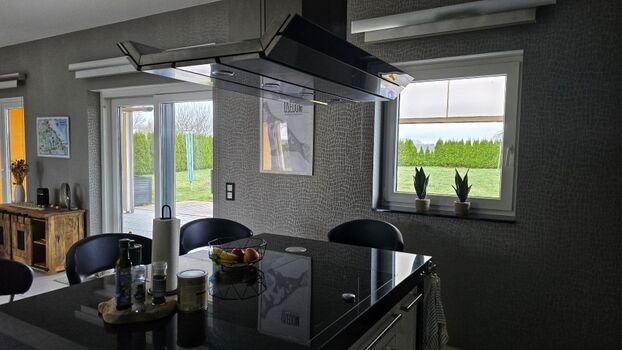 Küche - Blick in den Garten