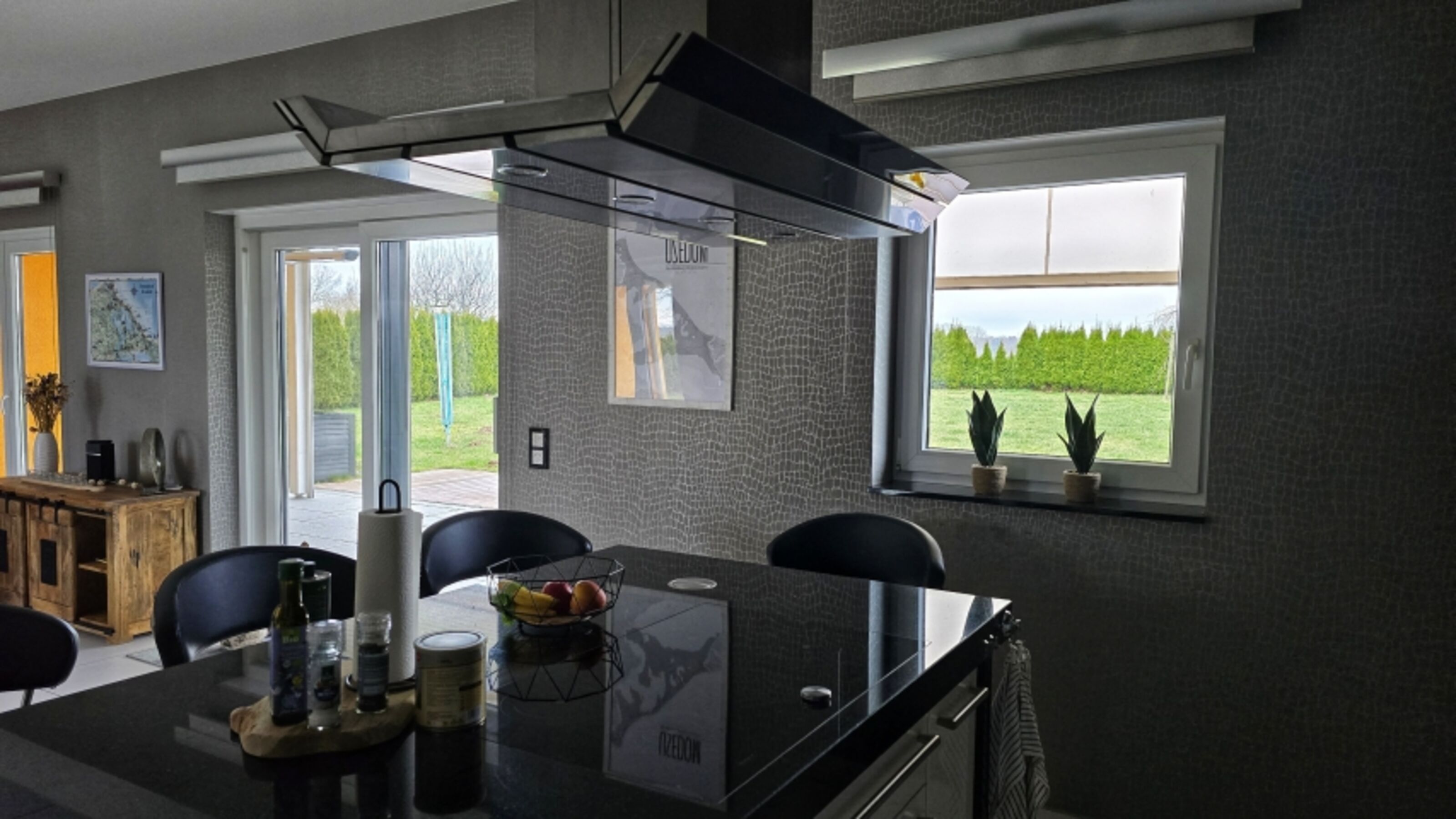 Küche - Blick in den Garten