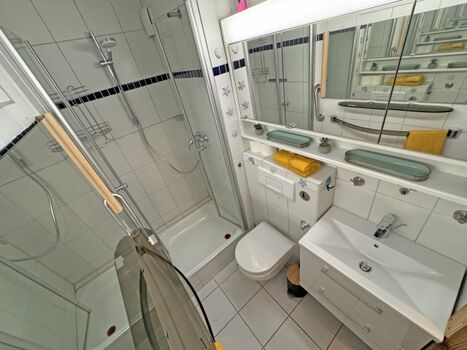 Badezimmer mit Dusche