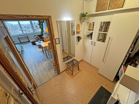 Eingangsbereich mit Kleiderschrank
