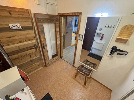 Eingangsbereich mit Kleiderschrank