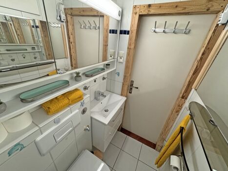 Badezimmer mit Dusche