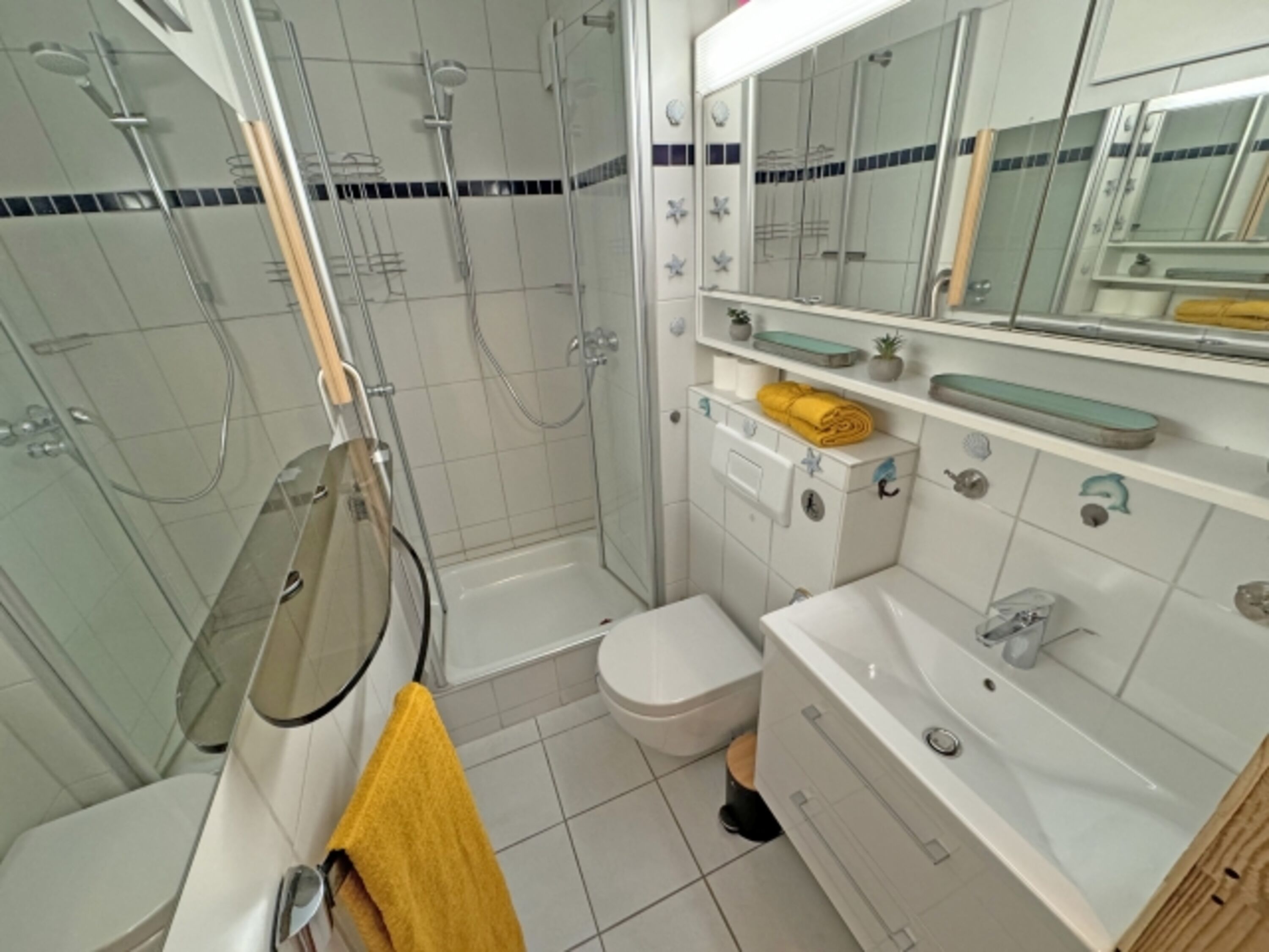 Badezimmer mit Dusche
