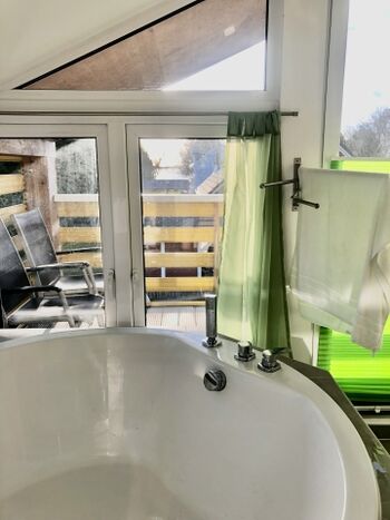 Blick auf Bodden aus Badewanne