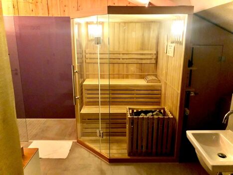 Sauna abends mit LED
