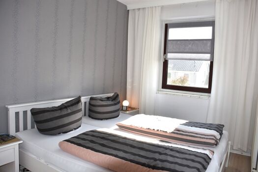 Schlafzimmer mit Doppelbett