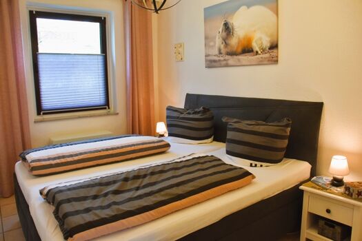 Schlafzimmer mit Doppelbett