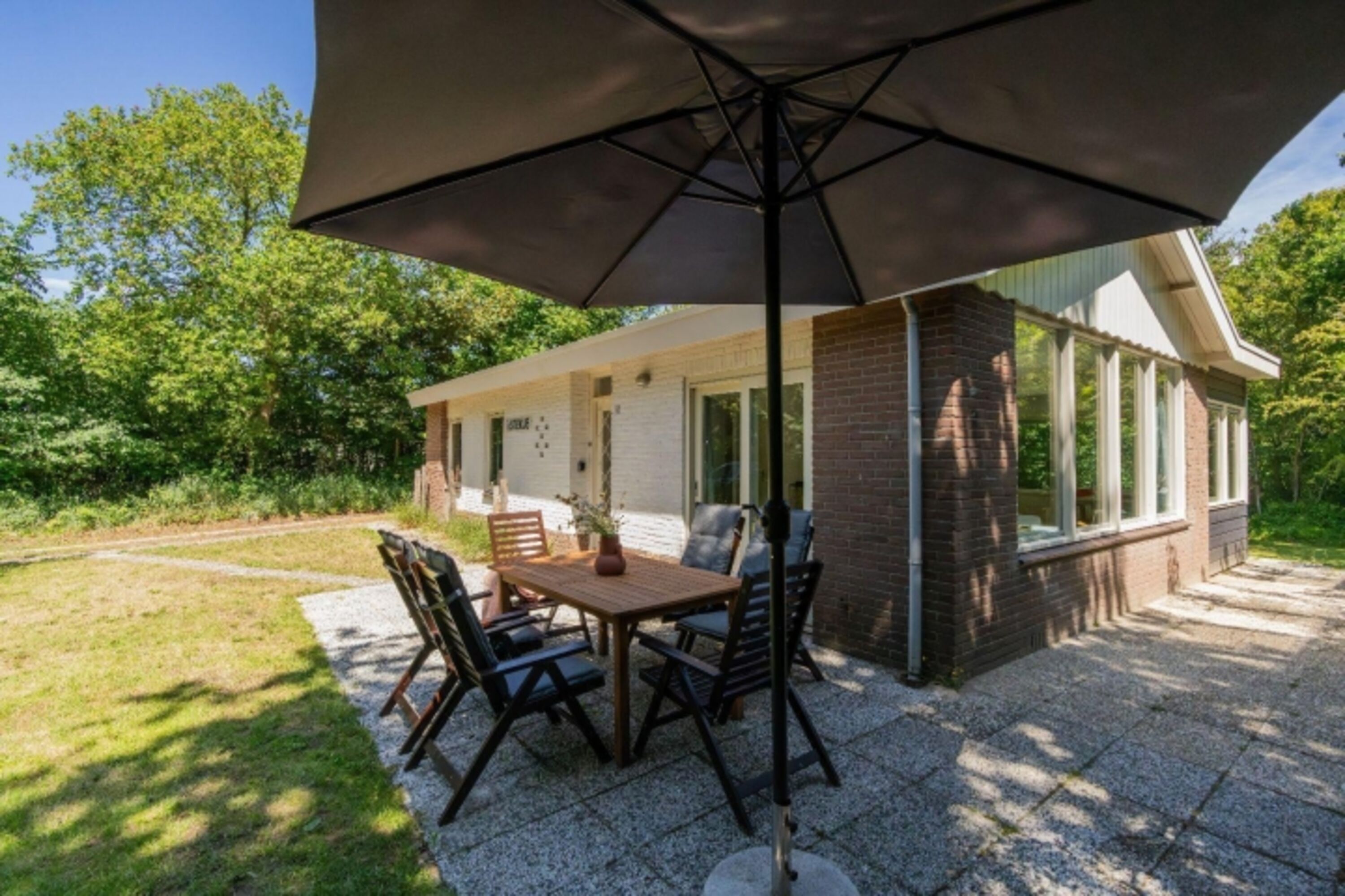 Die Terrasse mit Gartengruppe