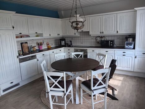 Küche mit Essbereich