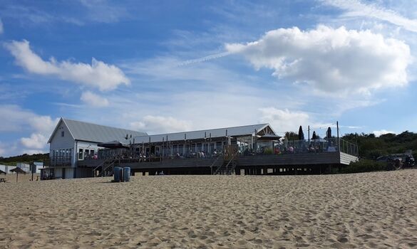 eines der nah gelegenen Strandrestaurants