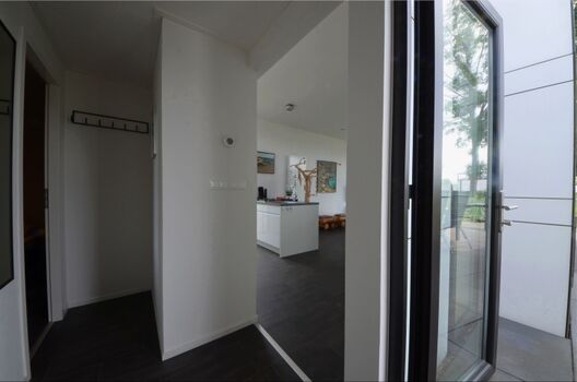 Blick vom Flur in Wohn-Ess-Bereich