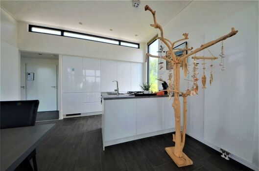 Blick vom Wohnzimmer in die Küche