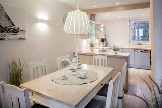 Essbereich mit Küche