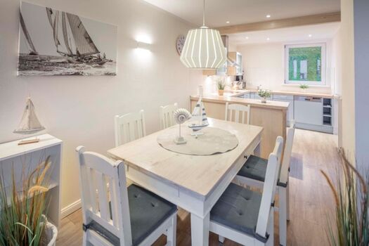 Essbereich mit Küche