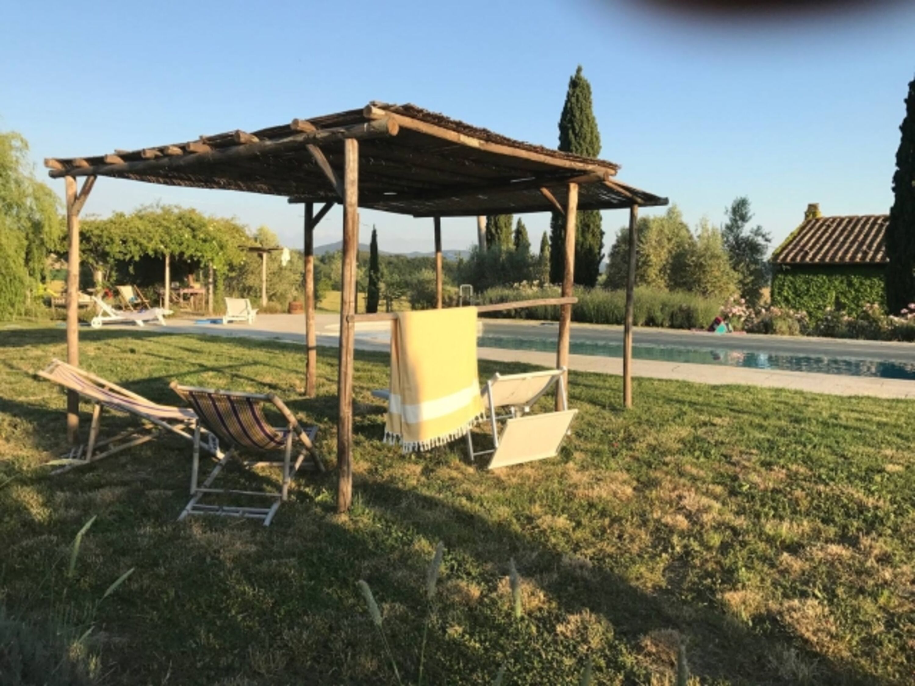 Pool mit Laube