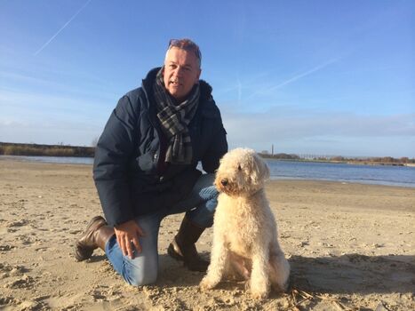 mit Hund am Strand