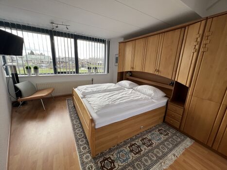 Schlafzimmer mit Doppelbett 180 breit